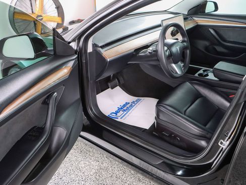 Used 2022 Tesla Model 3 Long Range AWD/4WD image 3