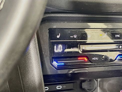 Used 2023 Volkswagen Tiguan SE FWD image 19