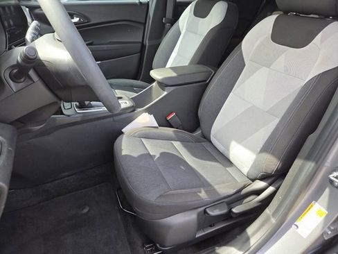 Used 2024 Chevrolet Trax LS FWD image 28