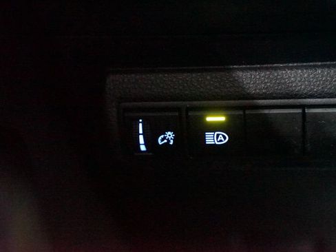 Used 2022 Toyota Corolla LE image 21