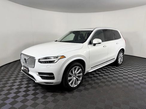 Used 2017 Volvo XC90 T6 Inscription w/ Vision Package image 2