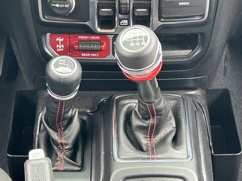 Used 2022 Jeep Gladiator Rubicon w/ Trailer Tow Package AWD/4WD image 21