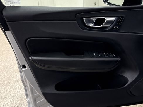 Used 2025 Volvo XC60 B5 Plus image 3