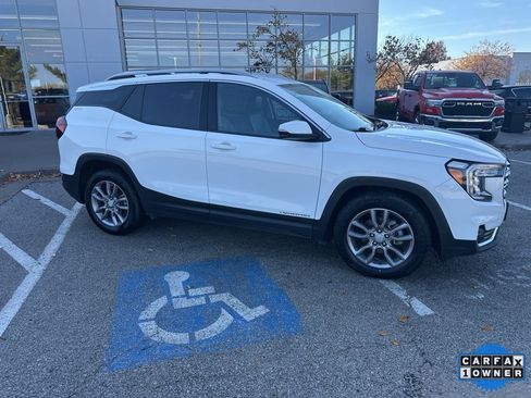Used 2024 GMC Terrain SLT image 37
