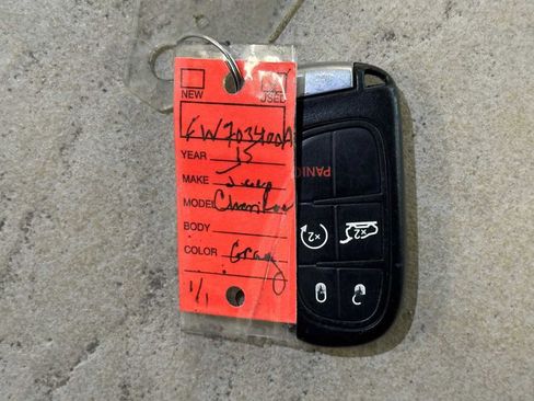 Used 2015 Jeep Cherokee Limited w/ Luxury Group image 35