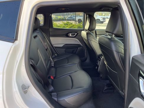 Used 2025 Jeep Compass Limited image 10