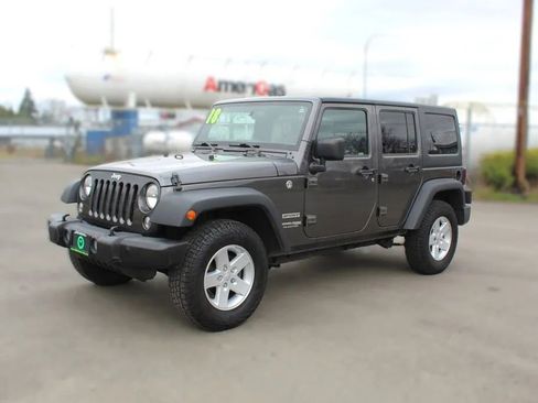Used 2018 Jeep Wrangler Unlimited Sport S AWD/4WD image 3