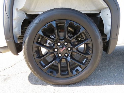 New 2025 GMC Sierra 1500 Elevation image 12