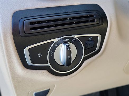 Used 2022 Mercedes-Benz GLC 300 4MATIC w/ Driver Assistance Package image 26