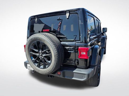 Used 2018 Jeep Wrangler Unlimited Sahara AWD/4WD image 7