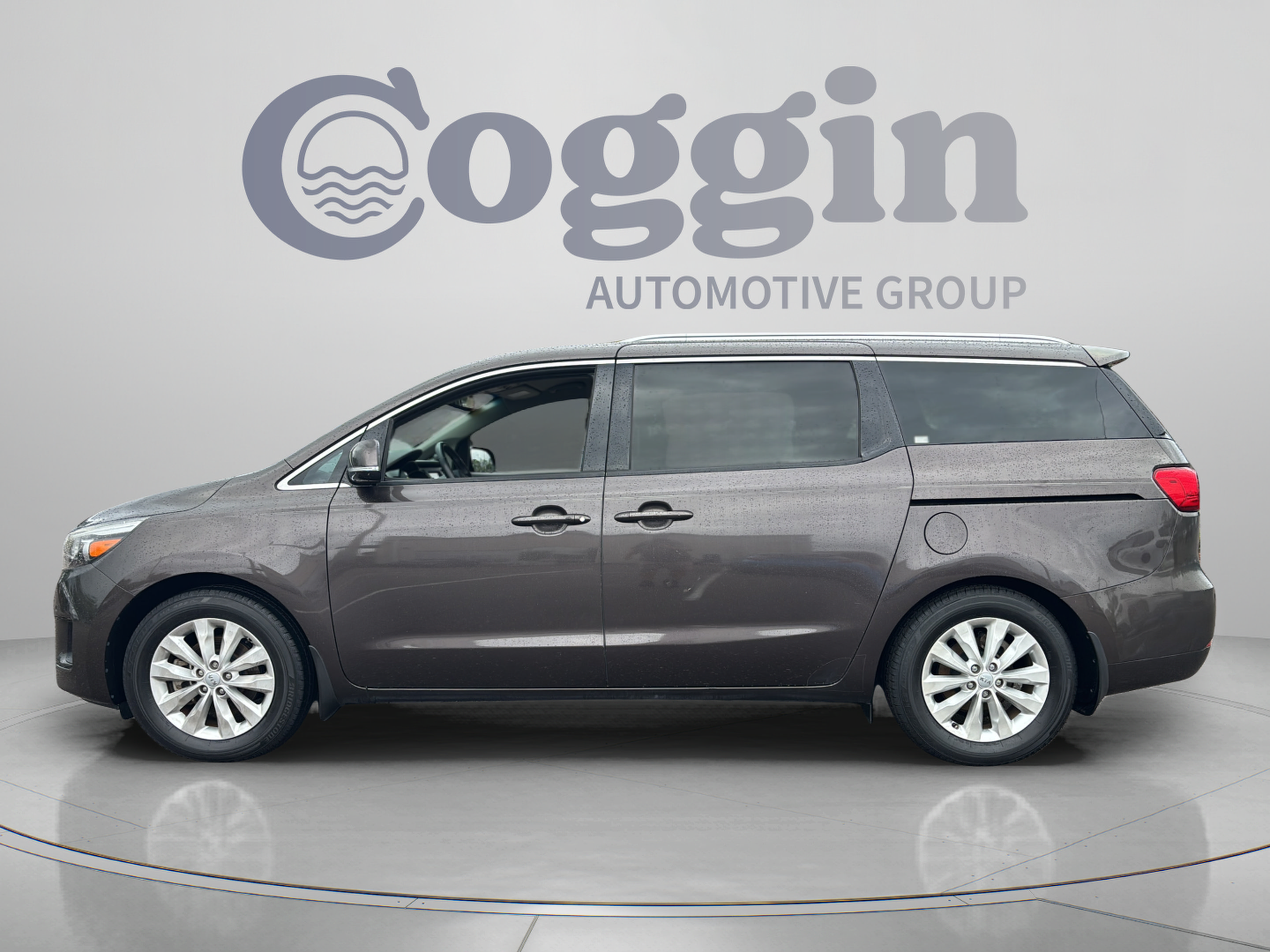 Used 2018 Kia Sedona EX FWD image 2