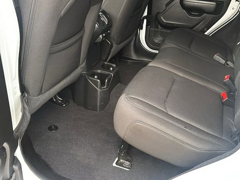 Used 2022 Jeep Wrangler Unlimited Sport image 25