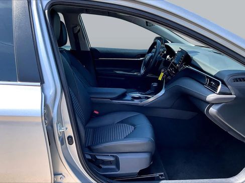 Used 2024 Toyota Camry SE FWD image 9