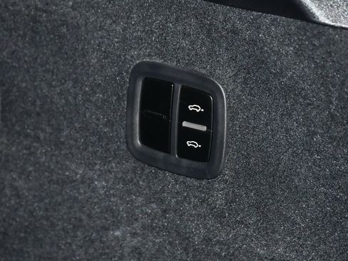 Used 2021 Porsche Cayenne Turbo w/ Assistance Package image 66