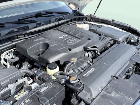 Used 2017 INFINITI QX80 4WD w/ Driver Assistance Package image 16