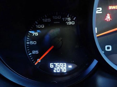 Used 2017 Porsche Macan Turbo image 28