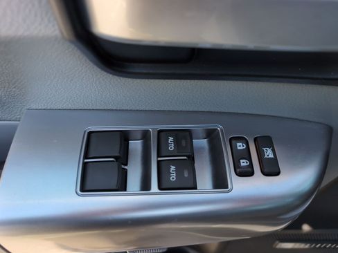 Used 2018 Toyota Sequoia Limited image 19