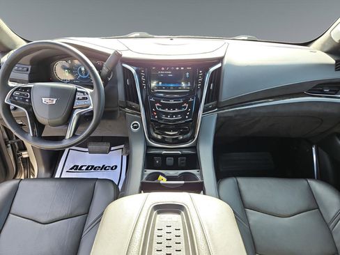 Used 2017 Cadillac Escalade ESV Platinum image 10