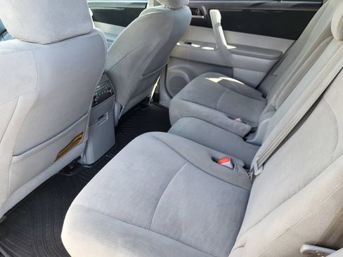 Used 2013 Toyota Highlander Plus AWD/4WD image 31