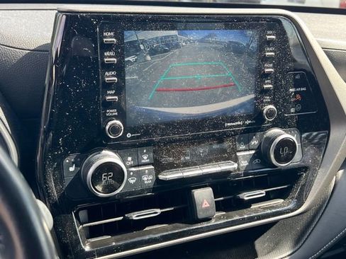 Used 2021 Toyota Highlander XLE image 22