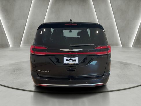 Used 2026 Chrysler Pacifica Select FWD image 4