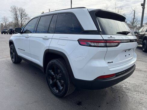 Used 2024 Jeep Grand Cherokee Altitude AWD/4WD image 5