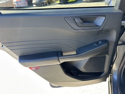 Used 2022 Ford Escape SE w/ SE Sport Appearance Package image 28