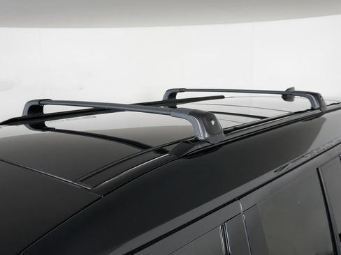 Used 2025 Land Rover Defender 130 X-Dynamic SE image 12