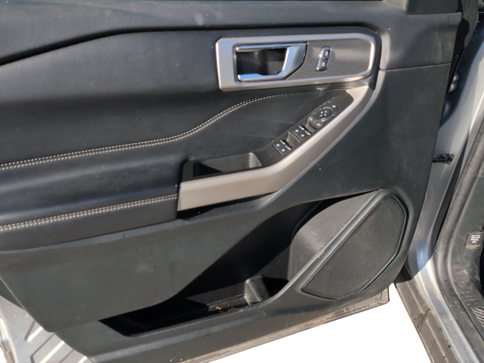 Certified 2024 Ford Explorer XLT RWD image 9