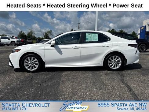 Used 2024 Toyota Camry SE FWD image 6
