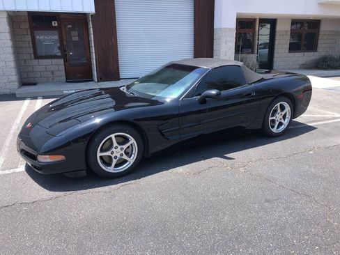 Used 1999 Chevrolet Corvette Convertible RWD image 24