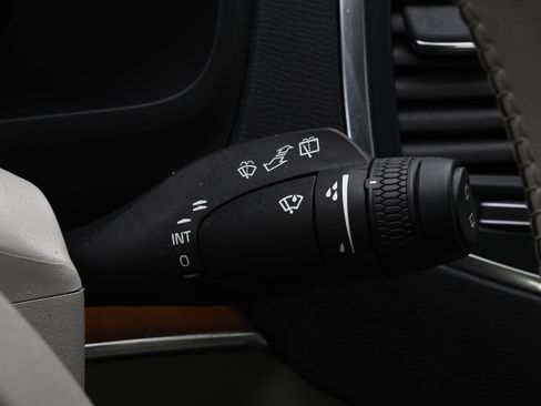 Used 2022 Volvo XC90 T6 Momentum w/ Protection Package Premier image 33