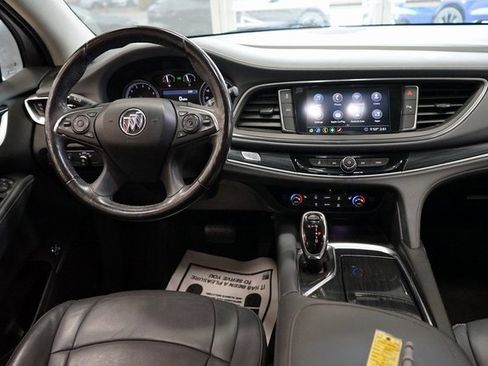 Used 2020 Buick Enclave Essence image 9
