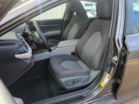 Used 2019 Toyota Camry LE FWD image 32