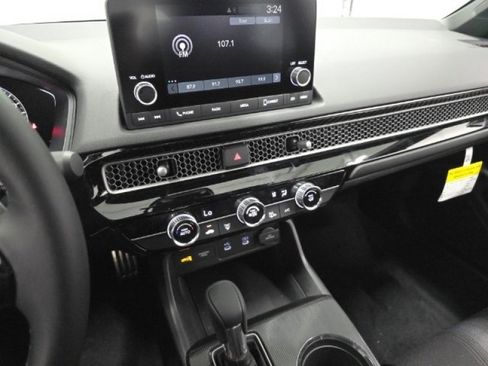 Used 2025 Honda Civic Sport image 32
