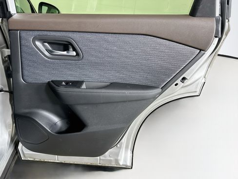 Used 2023 Nissan Rogue SV FWD image 28
