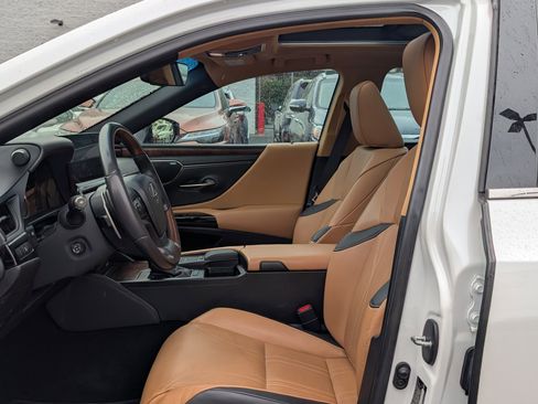 Used 2022 Lexus ES 350 Luxury w/ Accessory Package image 16