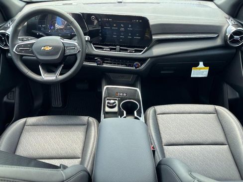 New 2026 Chevrolet Equinox LT w/ Convenience Package II FWD image 6