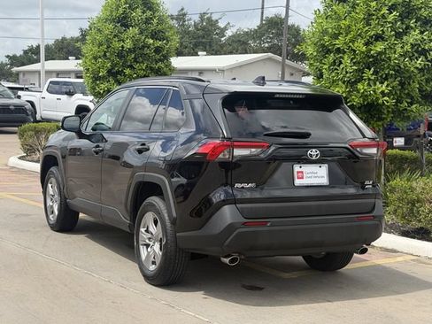 Used 2023 Toyota RAV4 XLE AWD/4WD image 5