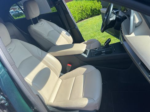 Used 2024 Cadillac XT4 Luxury w/ Cold Weather Package AWD/4WD image 30