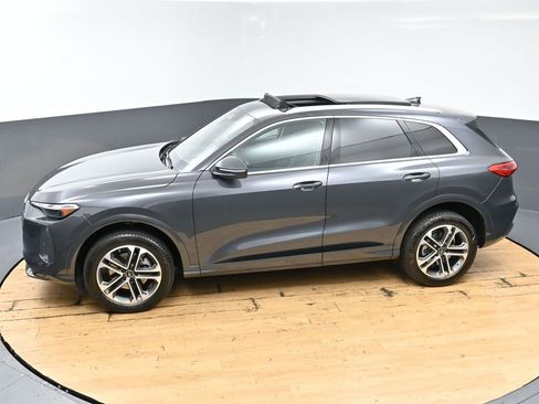 Used 2025 Audi Q5 Premium w/ Convenience Package AWD/4WD image 45