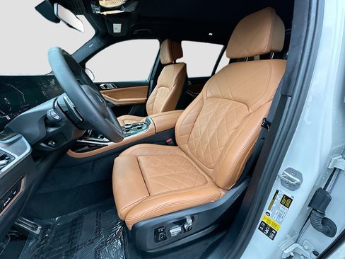 Certified 2024 BMW X7 xDrive40i w/ Executive Package AWD/4WD image 19