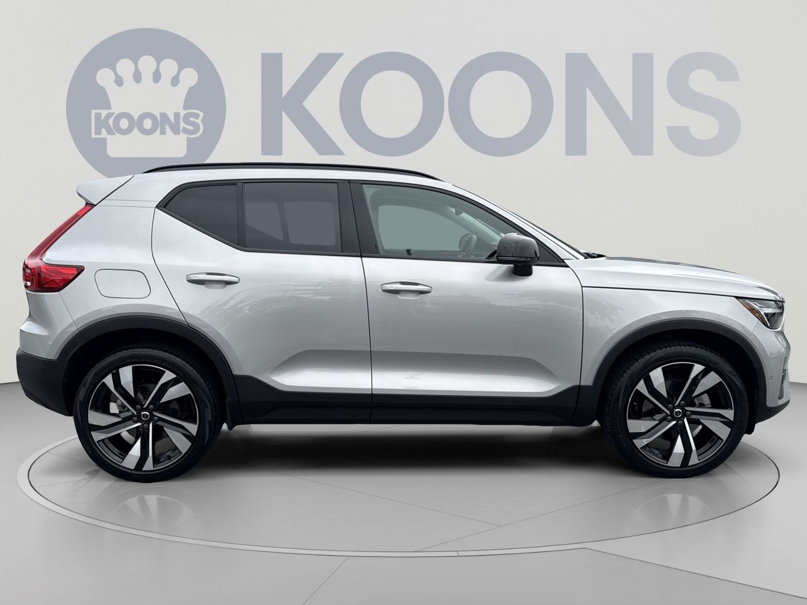 Used 2024 Volvo XC40 B5 Plus w/ Climate Package AWD/4WD image 8