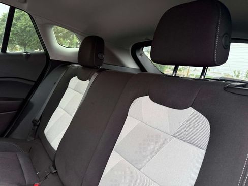 Used 2025 Chevrolet Trax LS w/ LS Convenience Package FWD image 9