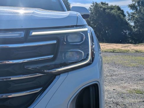 Used 2024 Volkswagen Atlas SE FWD image 9