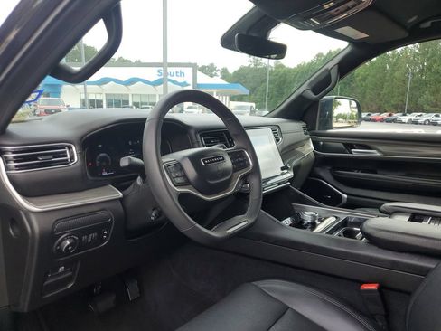 Used 2024 Jeep Wagoneer L Series II w/ Flexible Seating Group RWD image 18