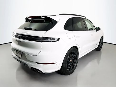 New 2026 Porsche Cayenne GTS AWD/4WD image 9