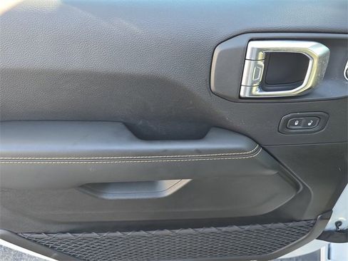 Used 2025 Jeep Gladiator High Tide image 15