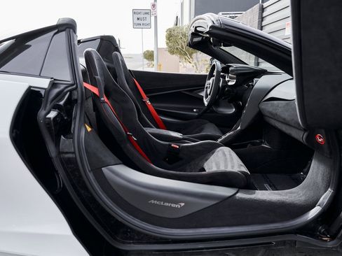 Used 2024 McLaren 750S image 37