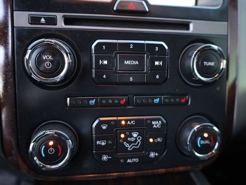 Used 2017 Ford Expedition Platinum image 36